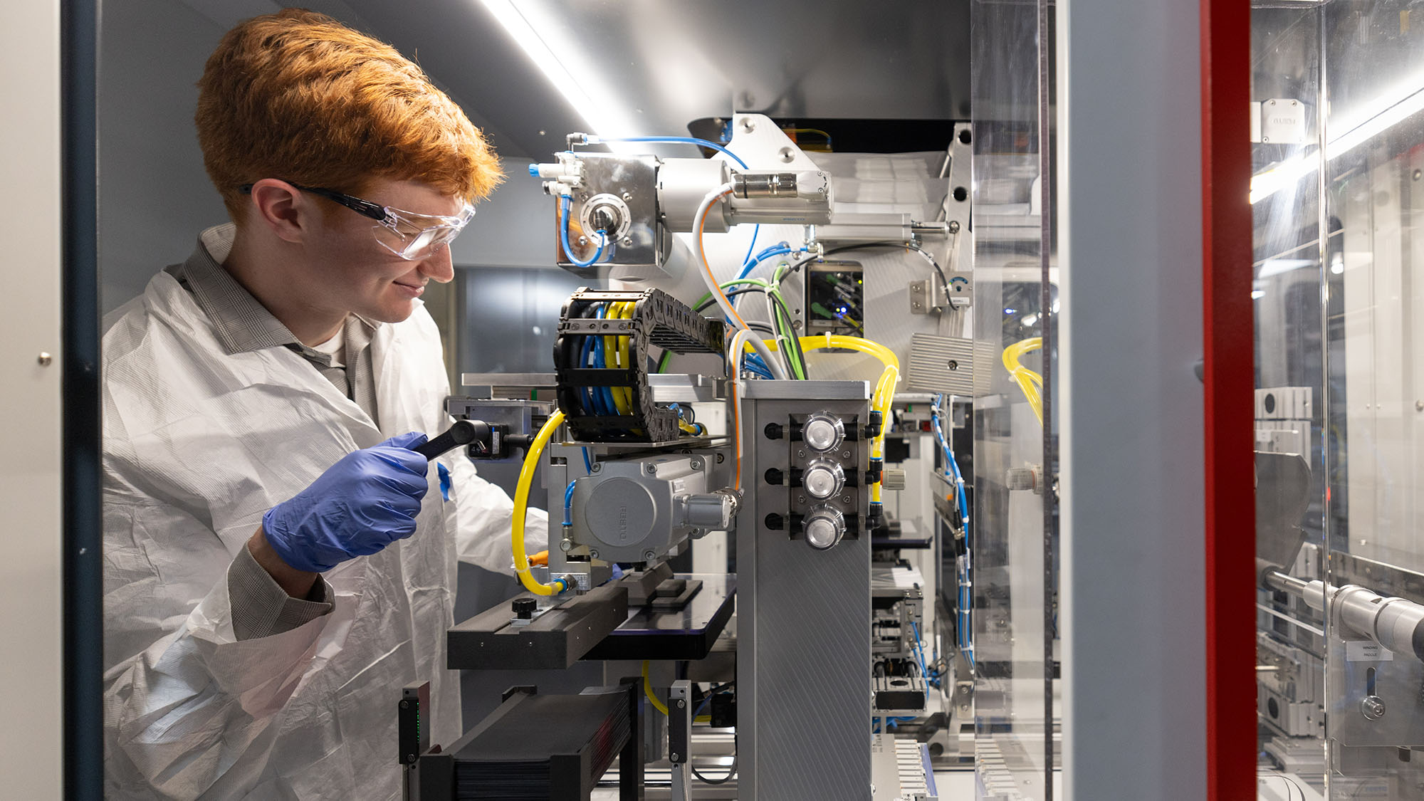 A student works in Ohio State's BATTERI laboratory